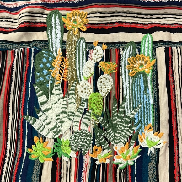 Andree by Unit Beautiful Cactus Embroidered Blouse Women’s Medium Multicolored - Picture 4 of 10